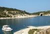 A2(2+2) Mali Croatie - La Dalmatie - Île de Vis - Cove Rogacic (Vis) - appartement #4027 Image 12
