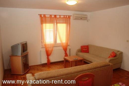 Apartments MEDULIN BURLE A4+1 Croatia - Istria - Medulin - Medulin - apartment #1202 Picture 3