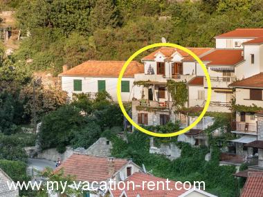 Apartments Marko - 10 m from sea: Croatia - Dalmatia - Island Solta - Stomorska - apartment #1262 Picture 2
