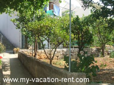 Apartments Mer - 50m from beach; Croatia - Dalmatia - Island Brac - Postira - apartment #1272 Picture 4