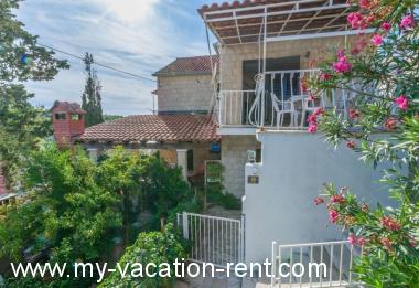 Apartments Mari - great location 30m from the sea: Croatia - Dalmatia - Island Brac - Milna (Brac) - apartment #1289 Picture 1