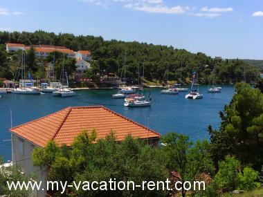 Apartments Mari - great location 30m from the sea: Croatia - Dalmatia - Island Brac - Milna (Brac) - apartment #1289 Picture 3