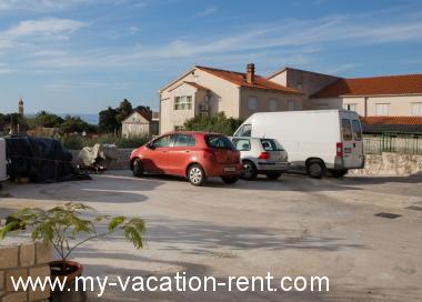 Apartments Mato - with parking : Croatia - Dalmatia - Island Brac - Sutivan - apartment #1311 Picture 7