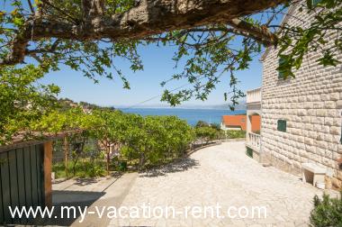 Apartments Mira - great location & free Bbq: Croatia - Dalmatia - Island Brac - Splitska - apartment #1326 Picture 3