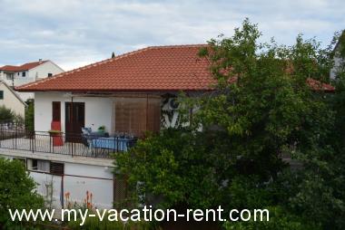Apartments Lenka - great location & free parking: Croatia - Dalmatia - Island Brac - Supetar - apartment #1334 Picture 2