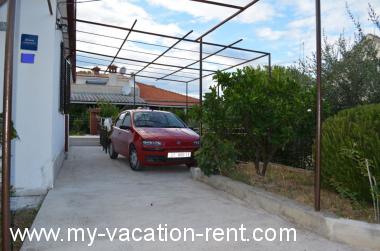 Apartments Lenka - great location & free parking: Croatia - Dalmatia - Island Brac - Supetar - apartment #1334 Picture 5