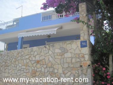 Apartments Gana - 50 M from the sea :  Croatia - Dalmatia - Island Solta - Maslinica - apartment #1352 Picture 3