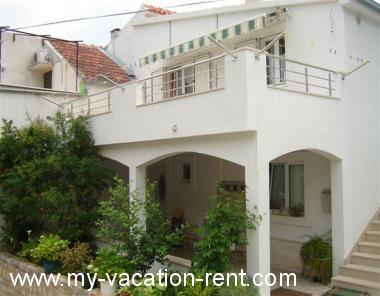 Apartments Zoki - great location close to the sea: Croatia - Dalmatia - Island Vis - Vis - apartment #1386 Picture 2