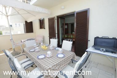 Apartments Mira - 50 m from beach: Croatia - Dalmatia - Island Brac - Supetar - apartment #1392 Picture 2