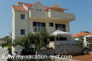 Apartments Mira - 50 m from beach: Croatia - Dalmatia - Island Brac - Supetar - apartment #1392 Picture 3