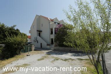 Apartments Mira - 50 m from beach: Croatia - Dalmatia - Island Brac - Supetar - apartment #1392 Picture 5