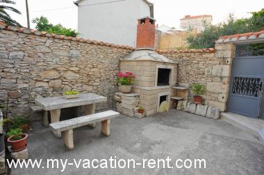 Apartments Piv - 10 m from beach: Croatia - Dalmatia - Island Brac - Sutivan - apartment #1409 Picture 8