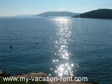 Apartments Tonka - 10 m from beach Croatia - Dalmatia - Trogir - Vinisce - apartment #1473 Picture 7