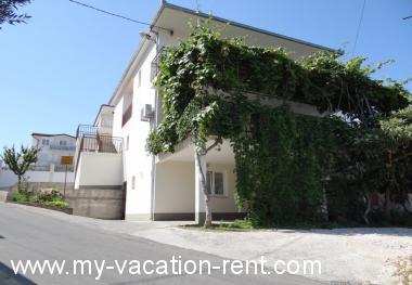 Apartments Mara - 70m from the sea  Croatia - Dalmatia - Island Ciovo - Okrug Gornji - apartment #1522 Picture 3