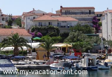 Apartments Mara - 70m from the sea  Croatia - Dalmatia - Island Ciovo - Okrug Gornji - apartment #1522 Picture 4