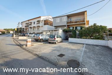 Apartments Ivanka - 200 m from sea: Croatia - Dalmatia - Trogir - Trogir - apartment #1536 Picture 6