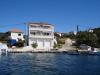 Apartmani Miranda - quiet & next to the sea:  Hrvatska - Dalmacija - Trogir - Vinisce - apartman #2001 Slika 7