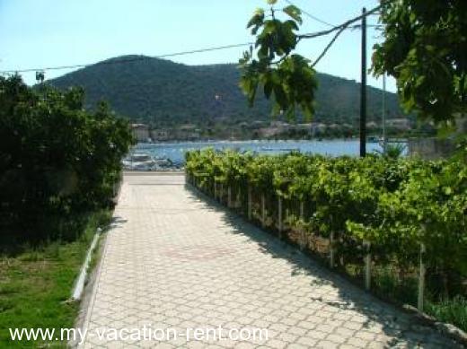 Apartmanok Holiday house Horvátország - Dalmácia - Trogir - vinisce - lakás #319 Kép 5