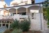 Apartments Matija - 30 m from sea: Croatia - Dalmatia - Island Murter - Jezera - apartment #5039 Picture 11