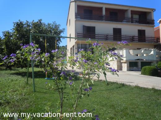Apartments Apartmani Mera, 10m od mora Croatia - Dalmatia - Island Pasman - Tkon - apartment #5985 Picture 2