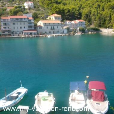 Apartments Riley - at the sea  Croatia - Dalmatia - Island Solta - Stomorska - apartment #6601 Picture 4