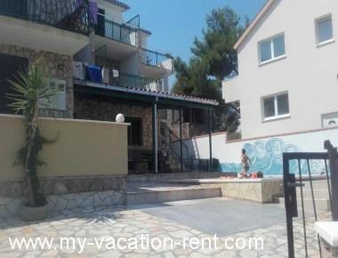 Apartments Rina - with pool : Croatia - Dalmatia - Island Solta - Stomorska - apartment #6659 Picture 9