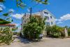 Apartmani Milica - parking and garden: Hrvatska - Dalmacija - Split - Kastel Luksic - apartman #6686 Slika 13