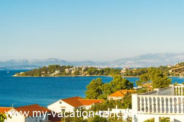 Apartments Angie - terrace with sea view: Croatia - Dalmatia - Island Solta - Necujam - apartment #6765 Picture 3