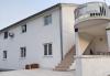 Apartments Mat - 100 m from sea: Croatia - Dalmatia - Sibenik - Srima - apartment #7457 Picture 4