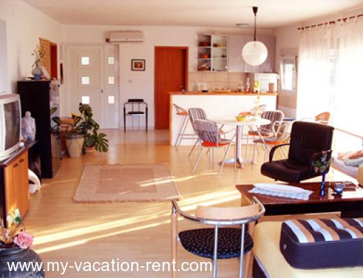 Apartments Roko Croatia - Dalmatia - Island Iz - Veli Iz - apartment #899 Picture 5